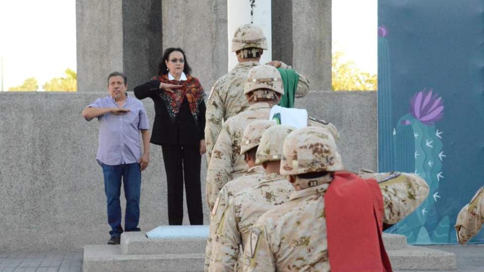 Participa Sagarhpa en izamiento de bandera por conmemoración del 213 aniversario de la independencia de México